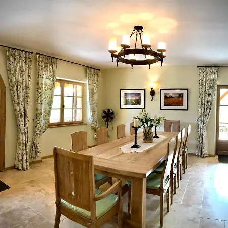 Les Cedres Du Linard, D'hotes Near Lascaux, Montignac, Sarlat-la-caneda, Dordogne Bed & Breakfast