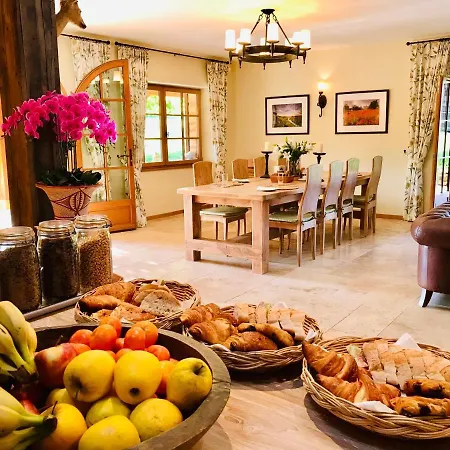 Bed & Breakfast Les Cedres Du Linard, D'hotes Near Lascaux, Montignac, Sarlat-la-caneda, Dordogne *