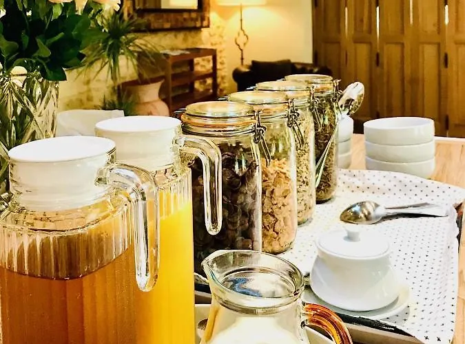 Les Cedres Du Linard, D'hotes Near Lascaux, Montignac, Sarlat-la-caneda, Dordogne Bed & Breakfast